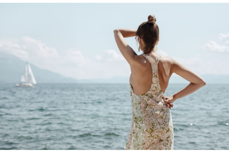 Каролина Гочева и охридското крајбрежје во совршена хармонија