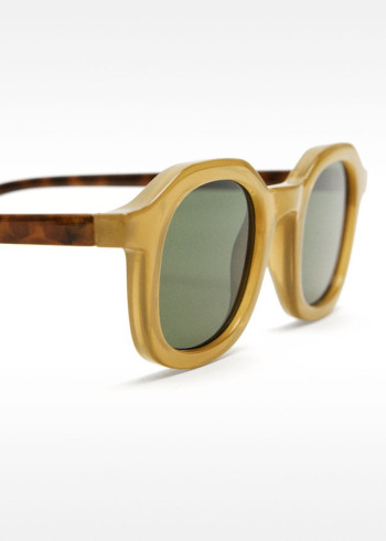 ОЧИЛА ЗА СОНЦЕ 