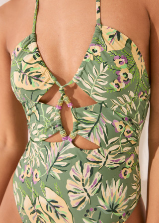 ЕДНОДЕЛЕН КОСТИМ ЗА КАПЕЊЕ 