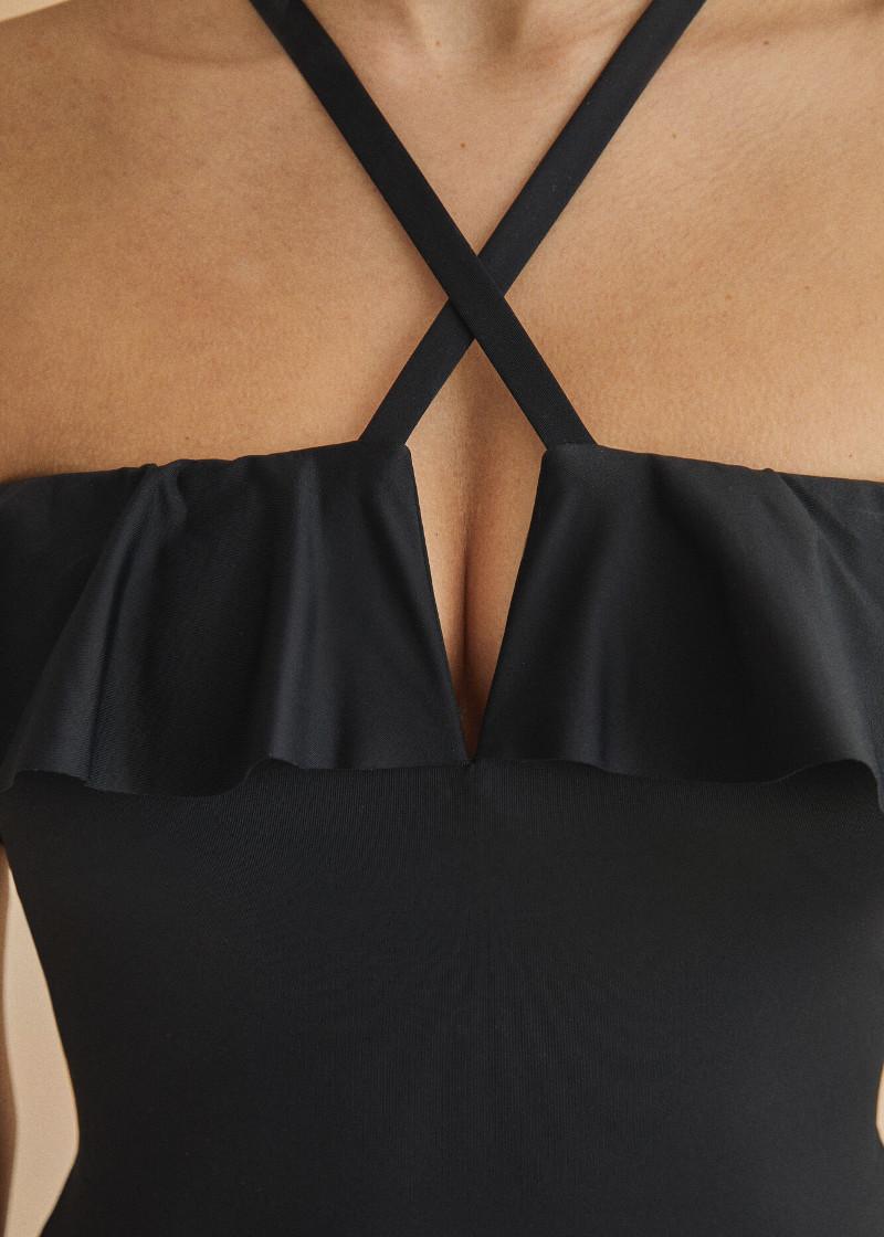 ЕДНОДЕЛЕН КОСТИМ ЗА КАПЕЊЕ 